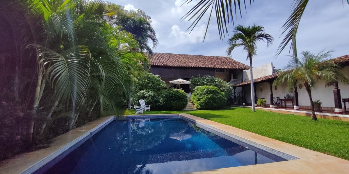 Colonial home for sale in Granada, Nicaragua.